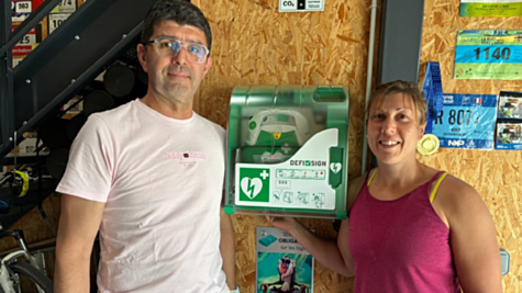 Medisol fait don d'un défibrillateur à une salle de sport